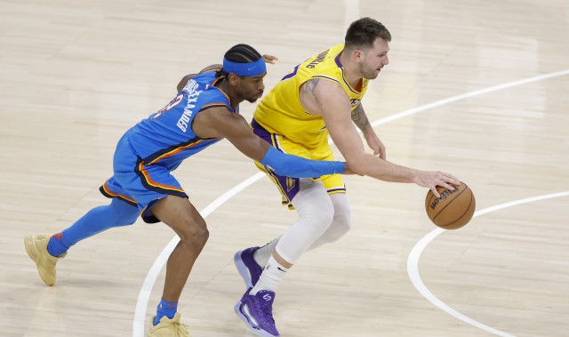 乐鱼电竞-太卷了！西部前三三月战绩：雷霆14-1 马刺14-2 湖人15-2