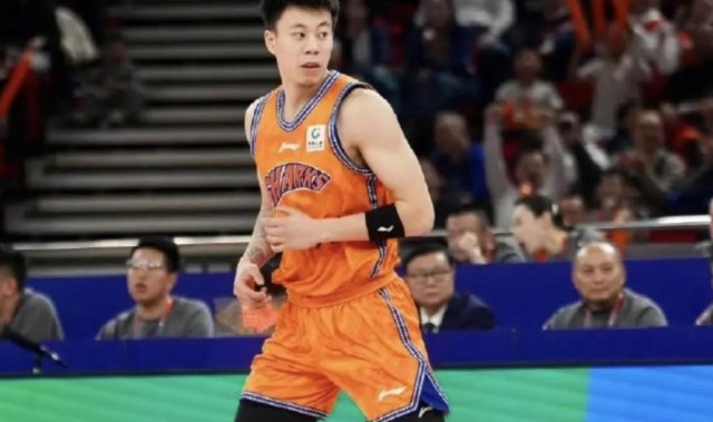 乐鱼电竞-77号的跨洋共鸣！张镇麟为湖人球员东契奇全明星拉票